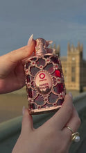 Cargar y reproducir el video en el visor de la galería, PERFUME ORIENTICA AMBER ROUGE 80ML
